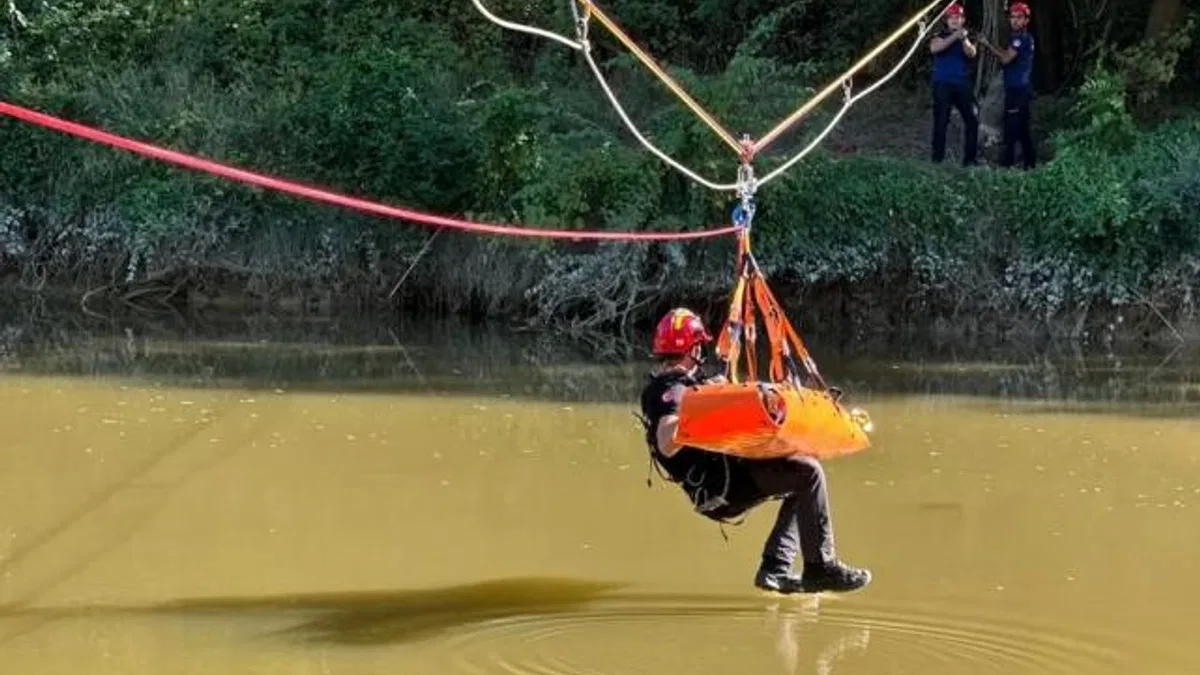 İtfaiyeciler Sakarya Nehri üzerinde nefes kesti