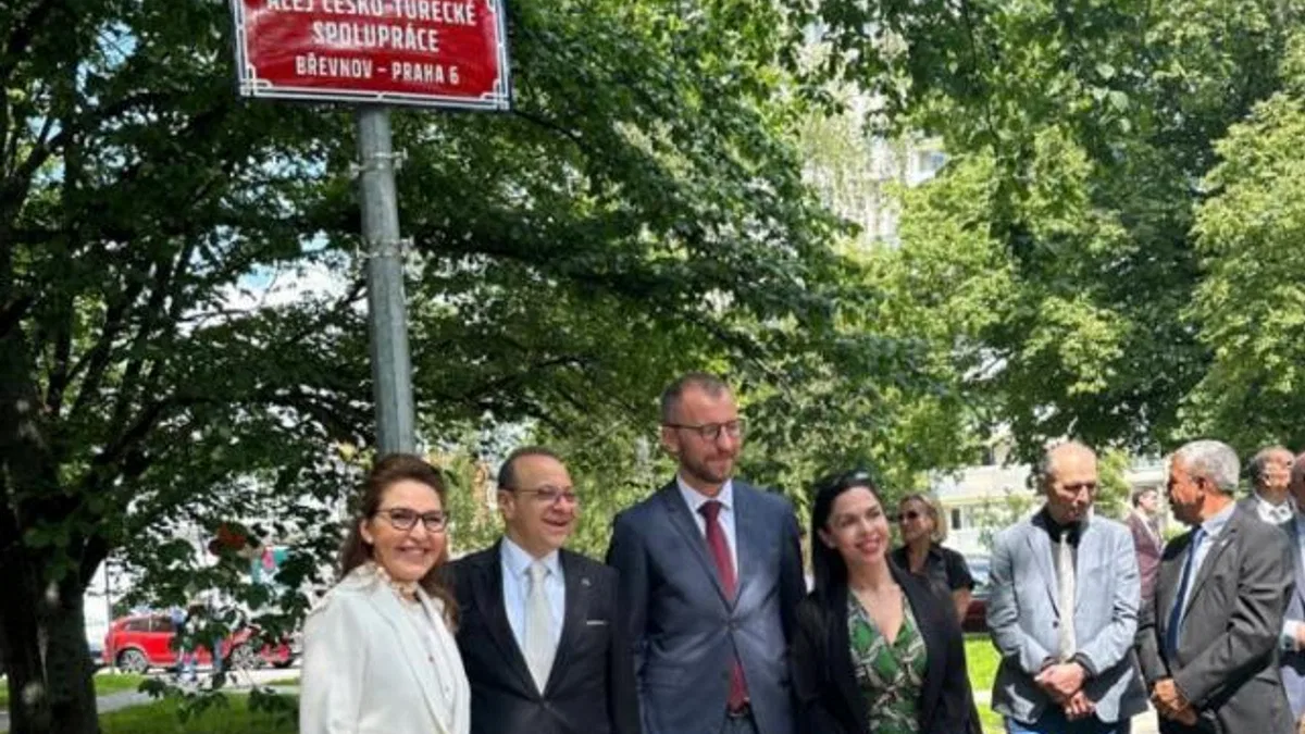 Önce Prag’da açıldı şimdi Muratpaşa’da