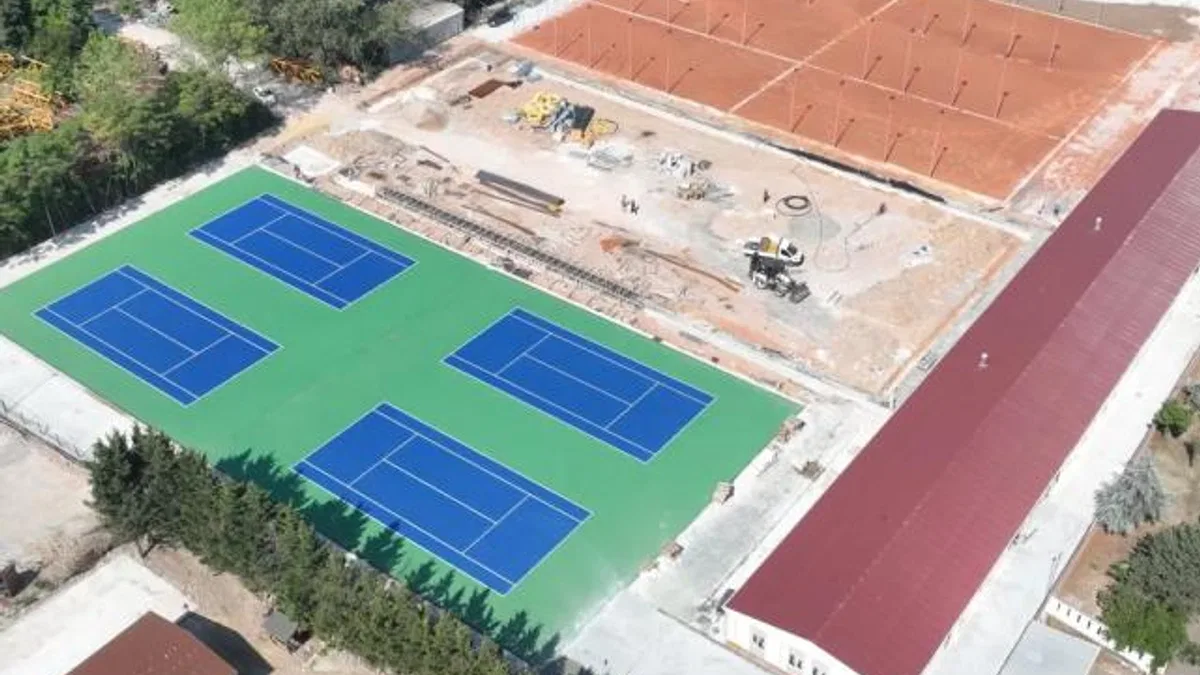 Kocaeli’de Tenis Merkezi’nde balon kortlar boyandı