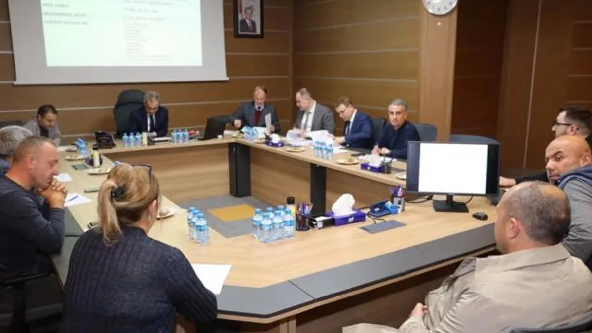 Kocaeli’de kuralsızlığa geçit yok: 106 araca ve marketlere ceza