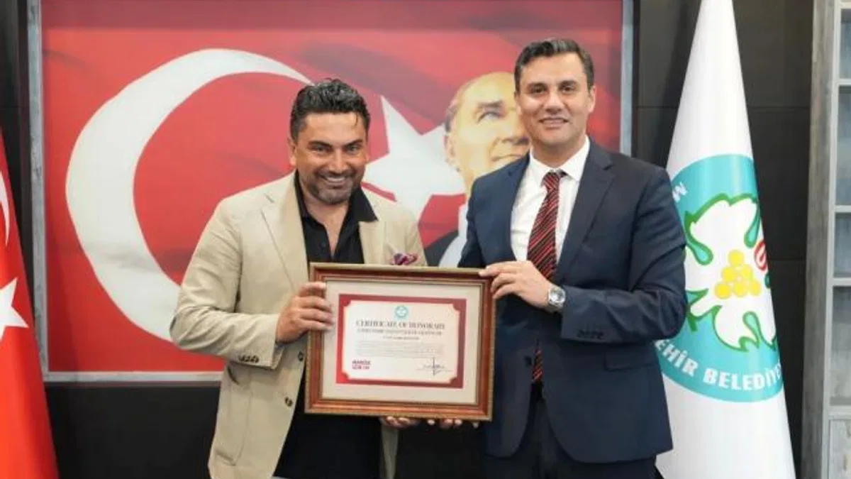 Manisa’da Çağrı Kanver’e Fahri Hemşehrilik unvanı verildi