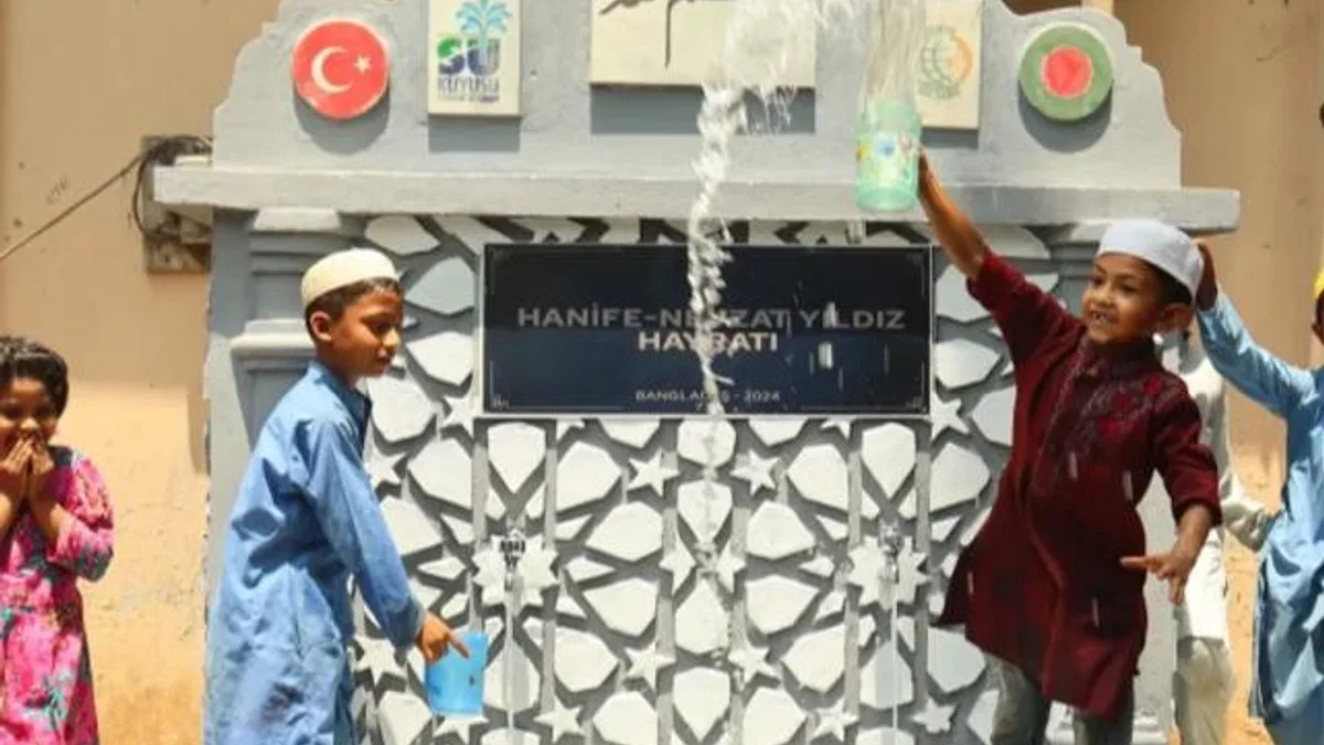 Bangladeş’de Türkiye umut kuyuları açıyor