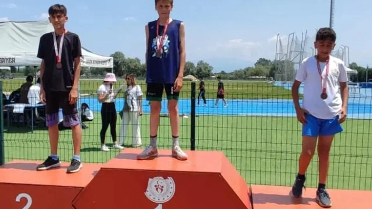 Sakaryalı atletizimciler kürsüden inmedi