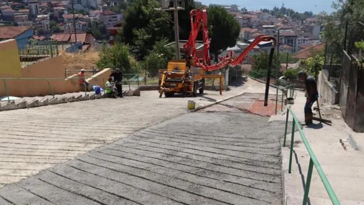 Kocaeli İzmit’te 20 yıllık soruna ‘beton yol’ çözümü