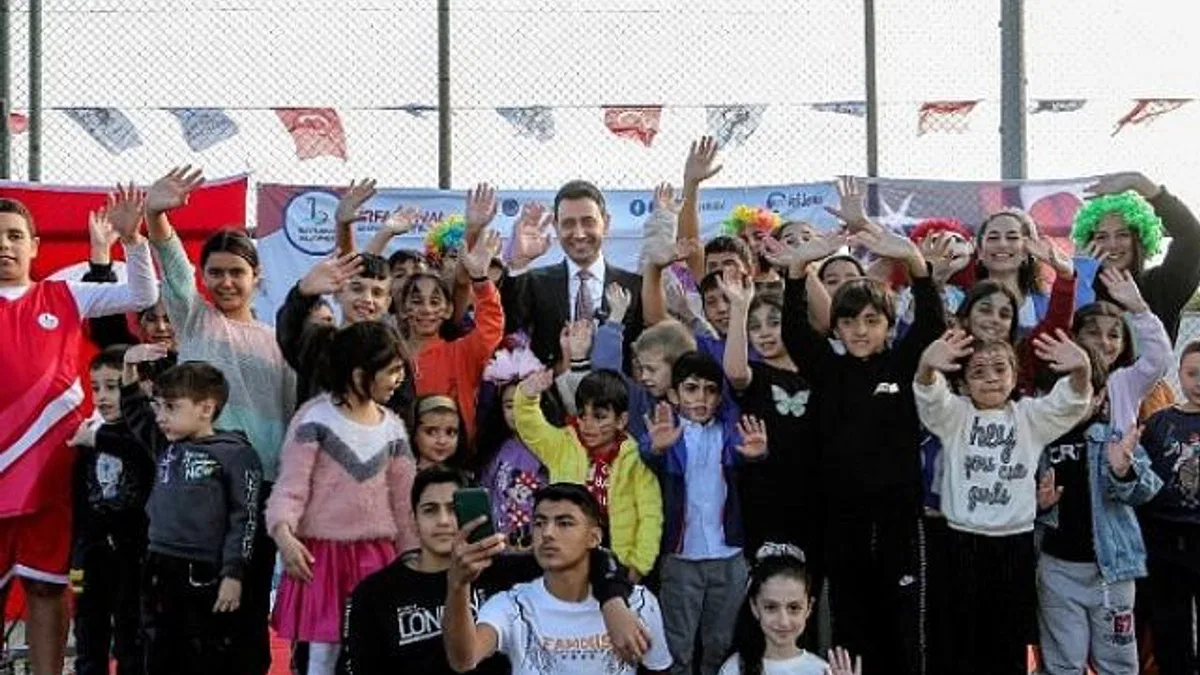 Bayraklı’da çocuklar mahalle şenliğinde buluştu