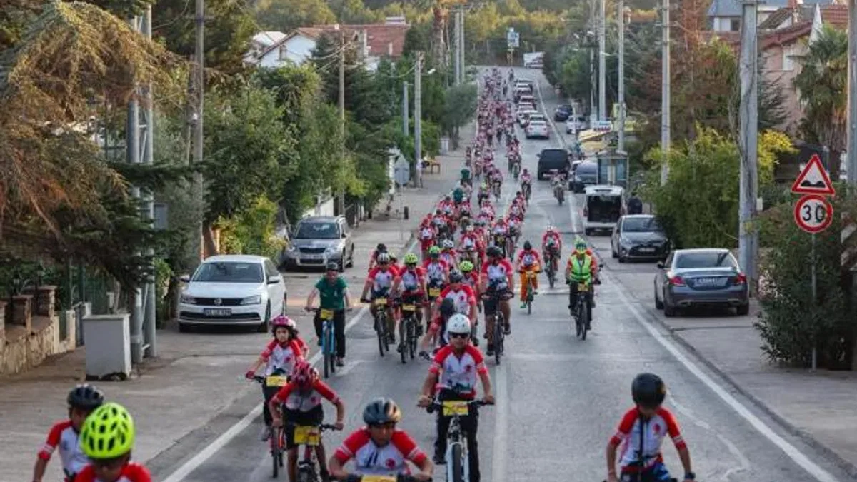 Bisiklet tutkunları Kocaeli’de pedal çevirdi
