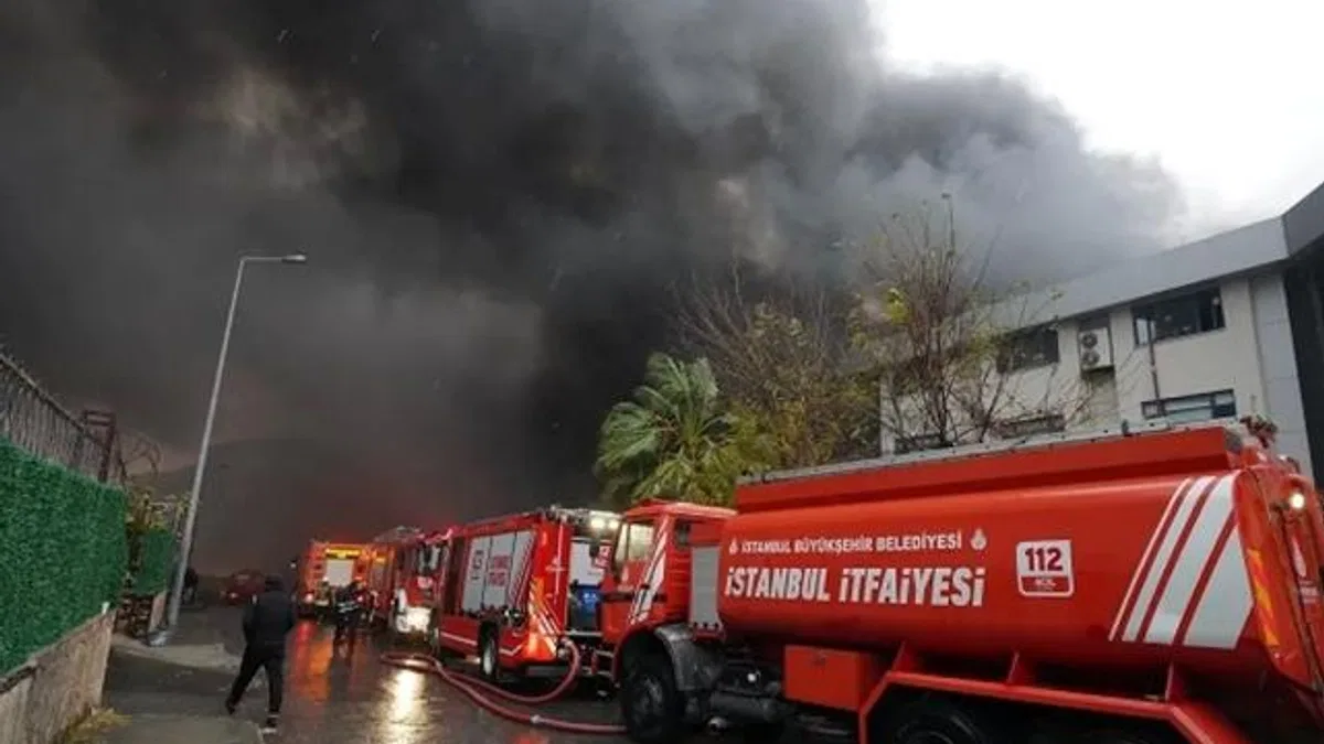 İstanbul Beylikdüzü’nde fabrika yangını