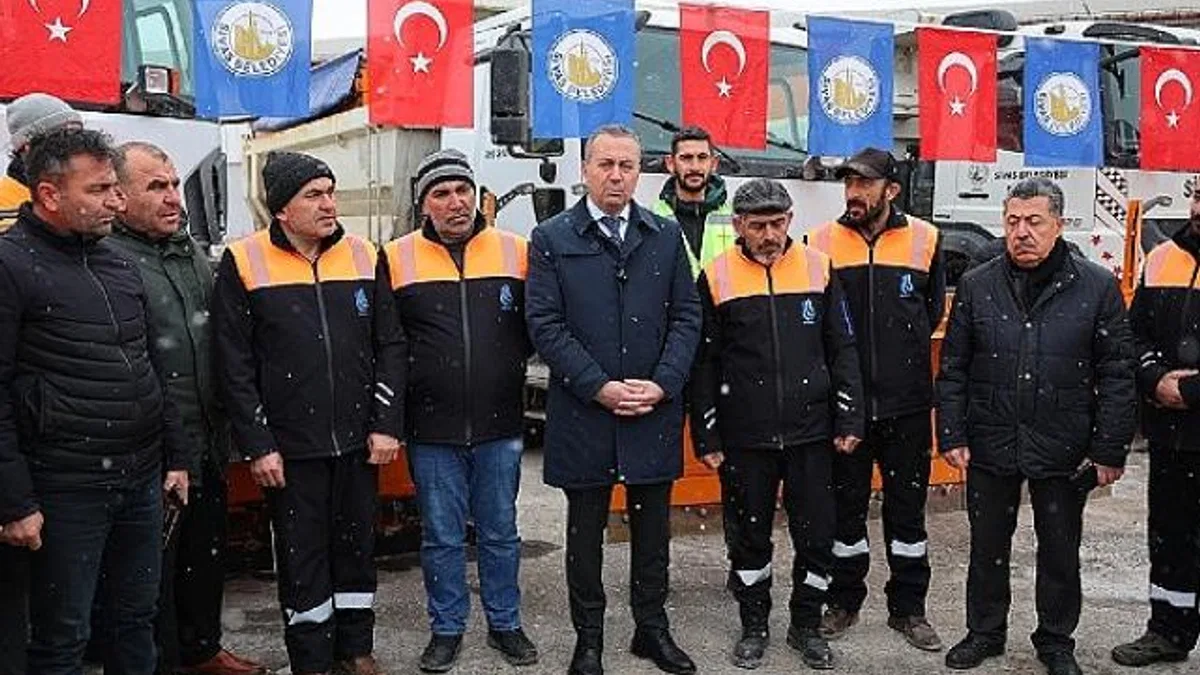 Sivas Belediyesi, kış aylarında şehir içi ulaşımın aksamaması adına 65 araç ve 255 personel ile 7 gün 24 saat görev yapıyor.