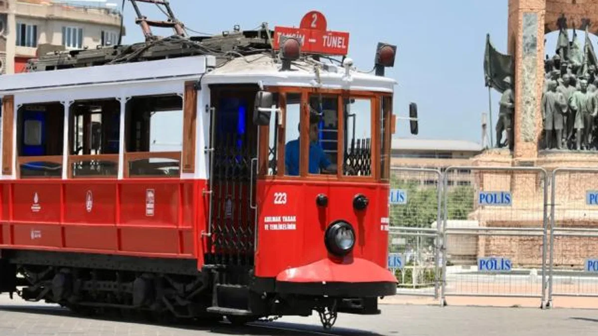 İstanbul’un nostaljik tramvayı yenilendi