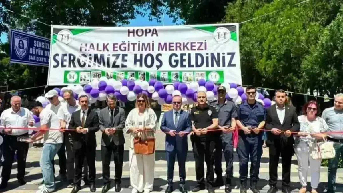Artvin’de kursiyerlerin el emeği ürünleri vatandaşlarla buluştu