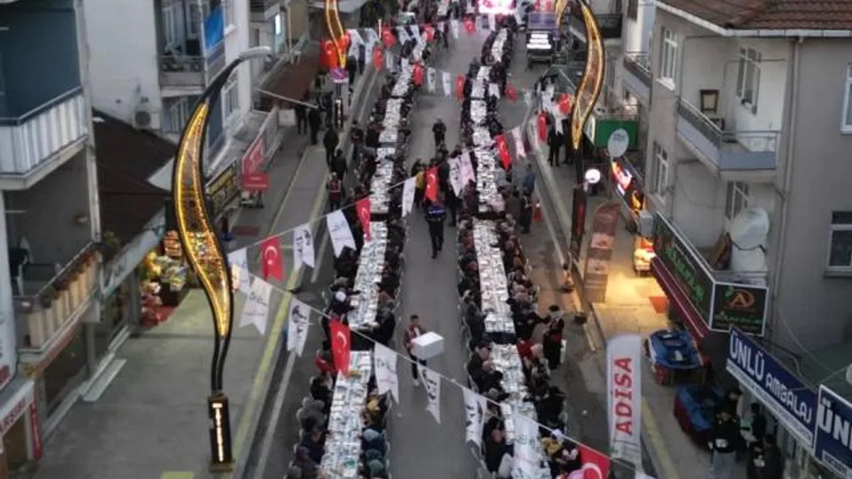Başkan Hürriyet, halk iftarında Kuruçeşmelilerle bir araya geldi