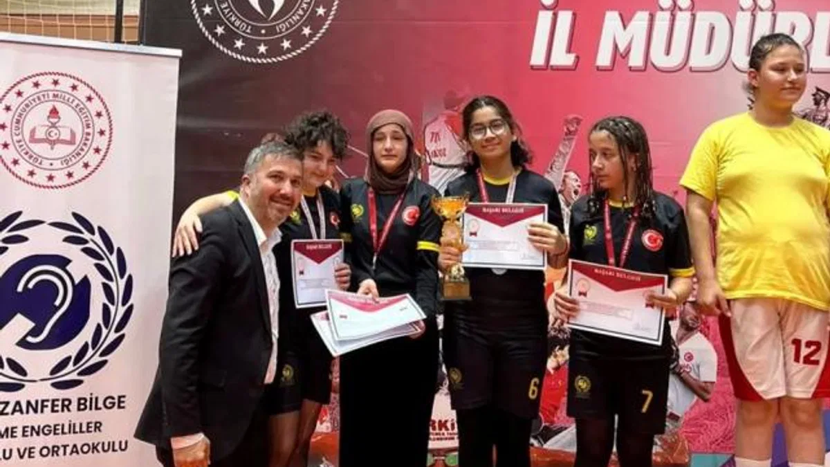 Karamürsel’in işitme engelli öğrencileri masa tenisinde Türkiye’yi gururlandırdı