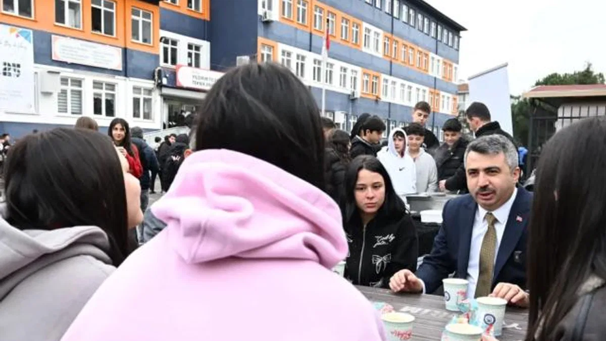 Bursa’da Başkan Yılmaz hafta mesaisine öğrencilerle başladı