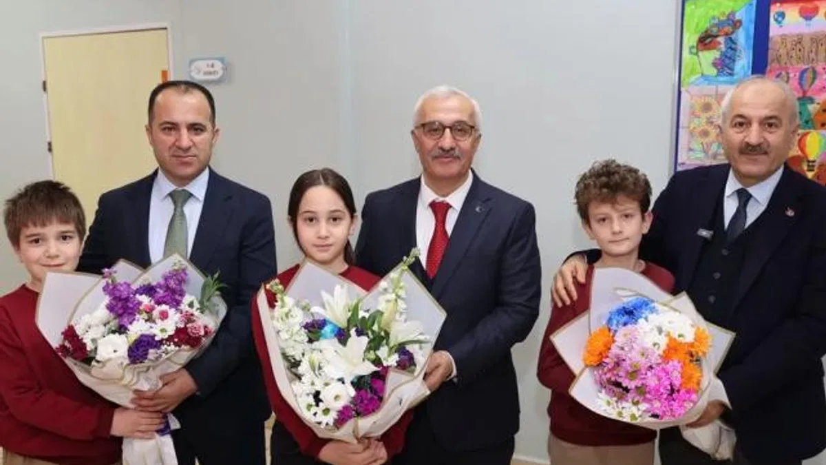 Gebze’de yarıyıl karneleri Sultan Ayhan İlkokulu’nda dağıtıldı