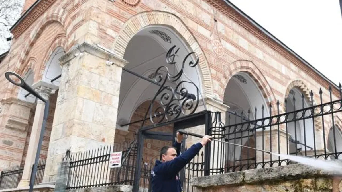 Bursa Osmangazi’de camiler bayrama hazır