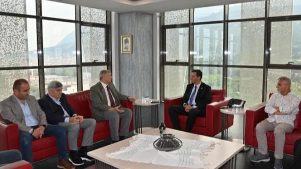 Başkan Zeyrek: “Hata yapan bensem, benim de yanlışlarımı yazın”