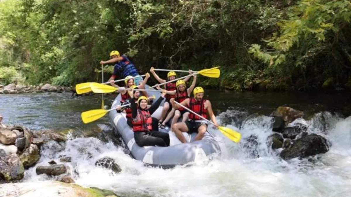 Bursa’da gençlerin rafting heyecanı