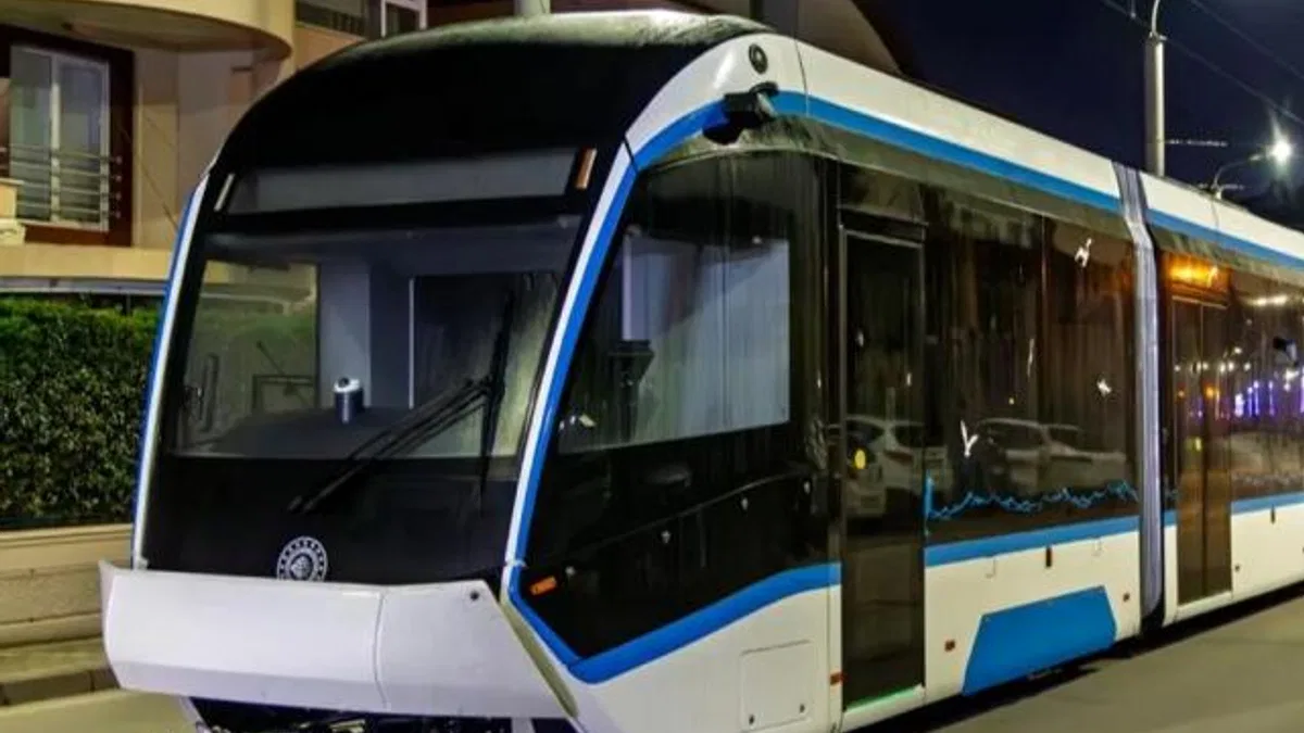 Kocaeli’de raylı sistem güçleniyor… 5 tramvayın ilki raya indi