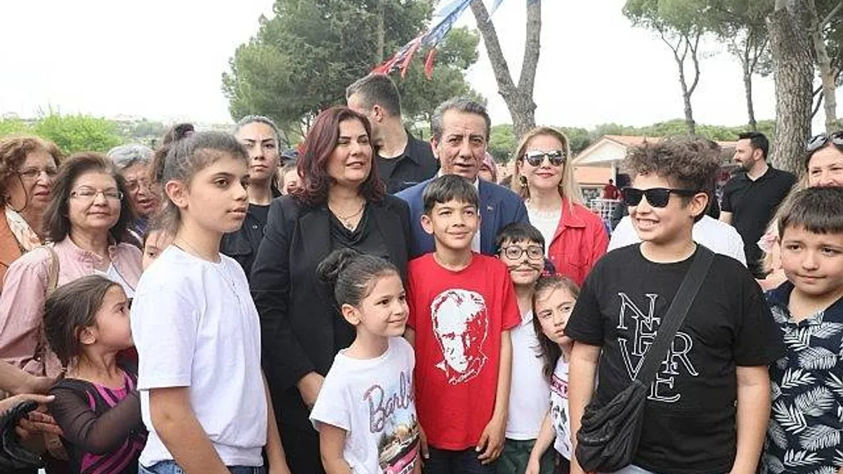 Aydın Büyükşehir Belediye Başkanı Özlem Çerçioğlu, Efeler Belediye Başkanı Anıl Yetişkin ile birlikte Tekstil Park’ta çocuklarla bir araya geldi