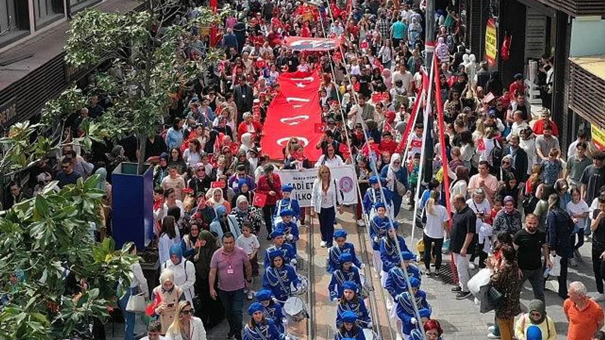 Osmangazi, çocuklarla şenlendi Cumhuriyet Caddesi’ndeki 23 Nisan programında büyük coşku yaşandı
