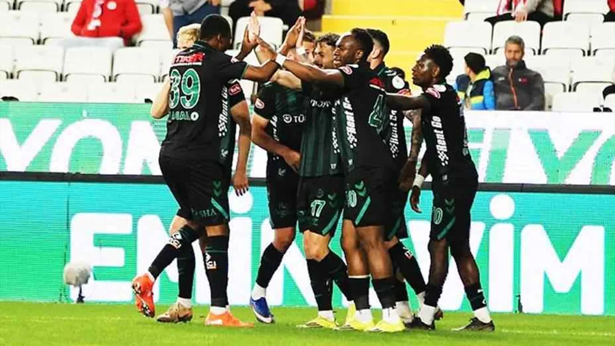 Hesap.com Antalyaspor 0-2 Tümosan Konyaspor (Maç Sonucu)
