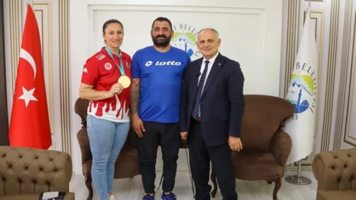 Şampiyon sporcudan Başkan Öztürk’e ziyaret