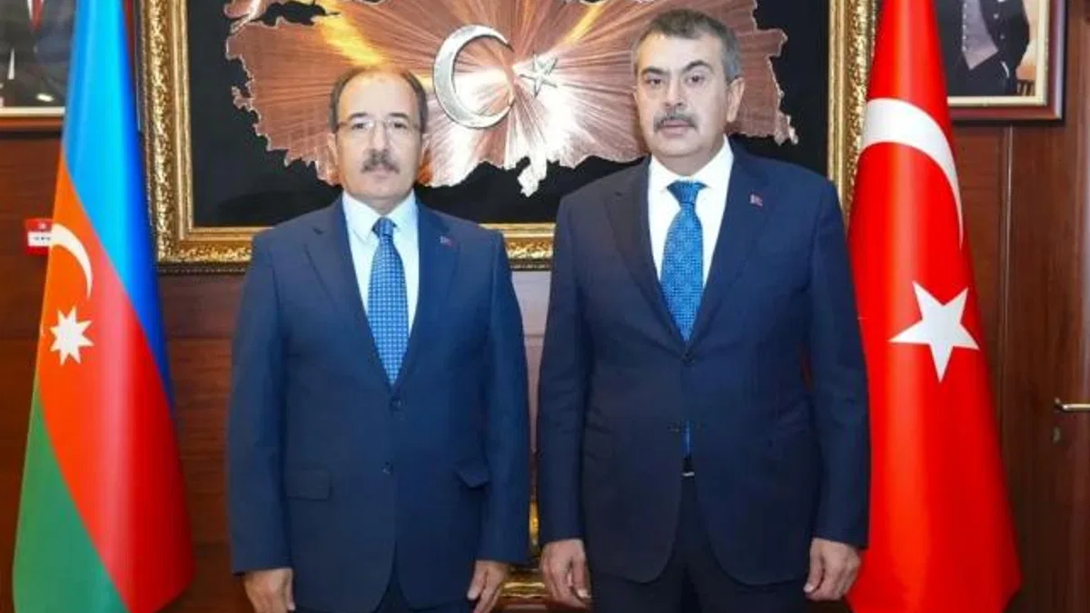 Bakan Tekin’den Azerbaycan’da Bakü Türk Anadolu Lisesi’ne ziyaret