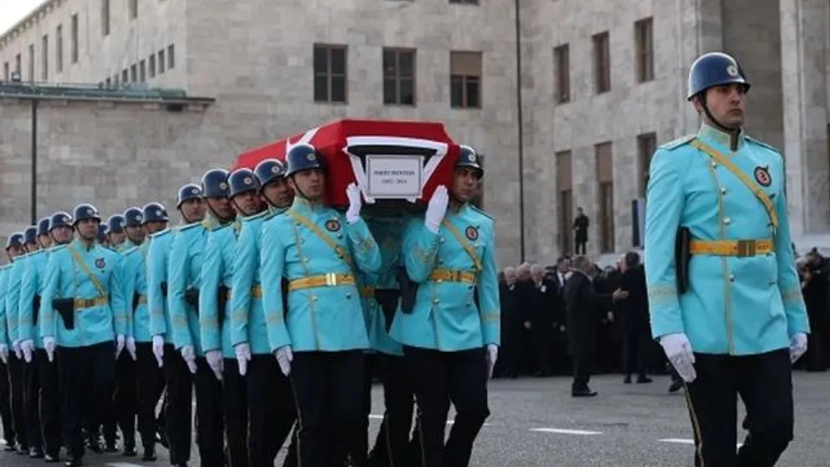 Eski bakan Nahit Menteşe son yolculuğuna uğurlandı