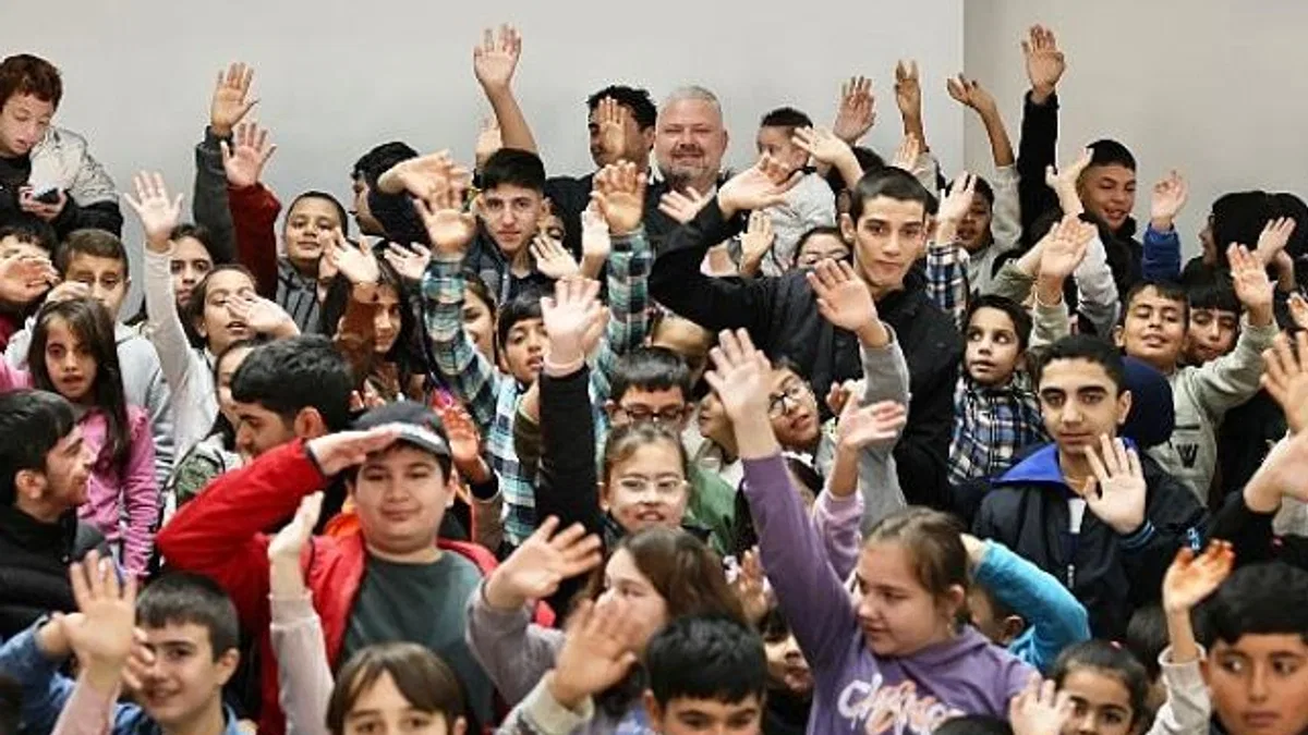 Menemen’de özel çocuklarla çok özel kutlama