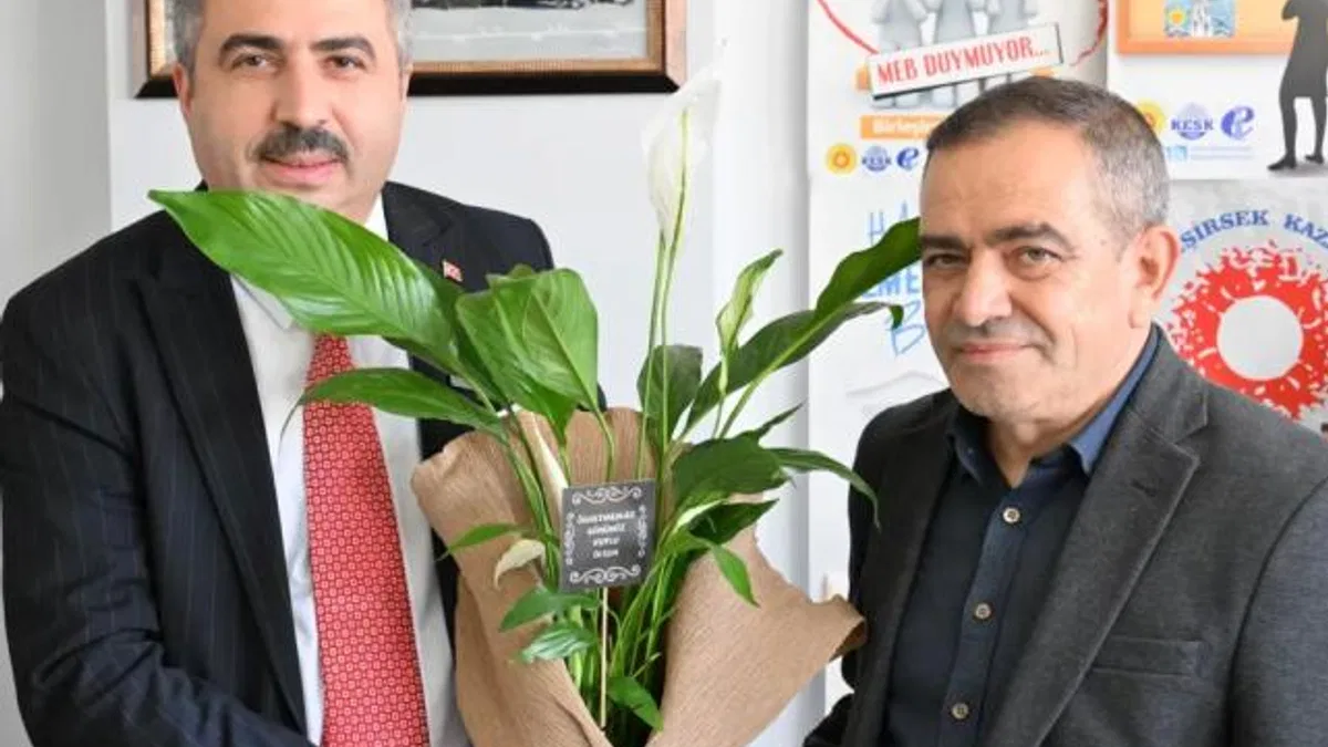 Bursa Yıldırım’da 42 yıllık eğitimcinin son mesaisine sürpriz veda