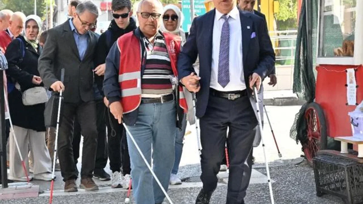 Manisa’da beyaz bastonla farkındalık yürüyüşü