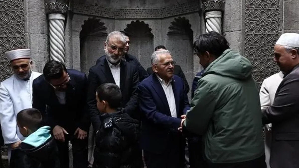 Memduh Büyükkılıç Kayserililerle bayramlaştı