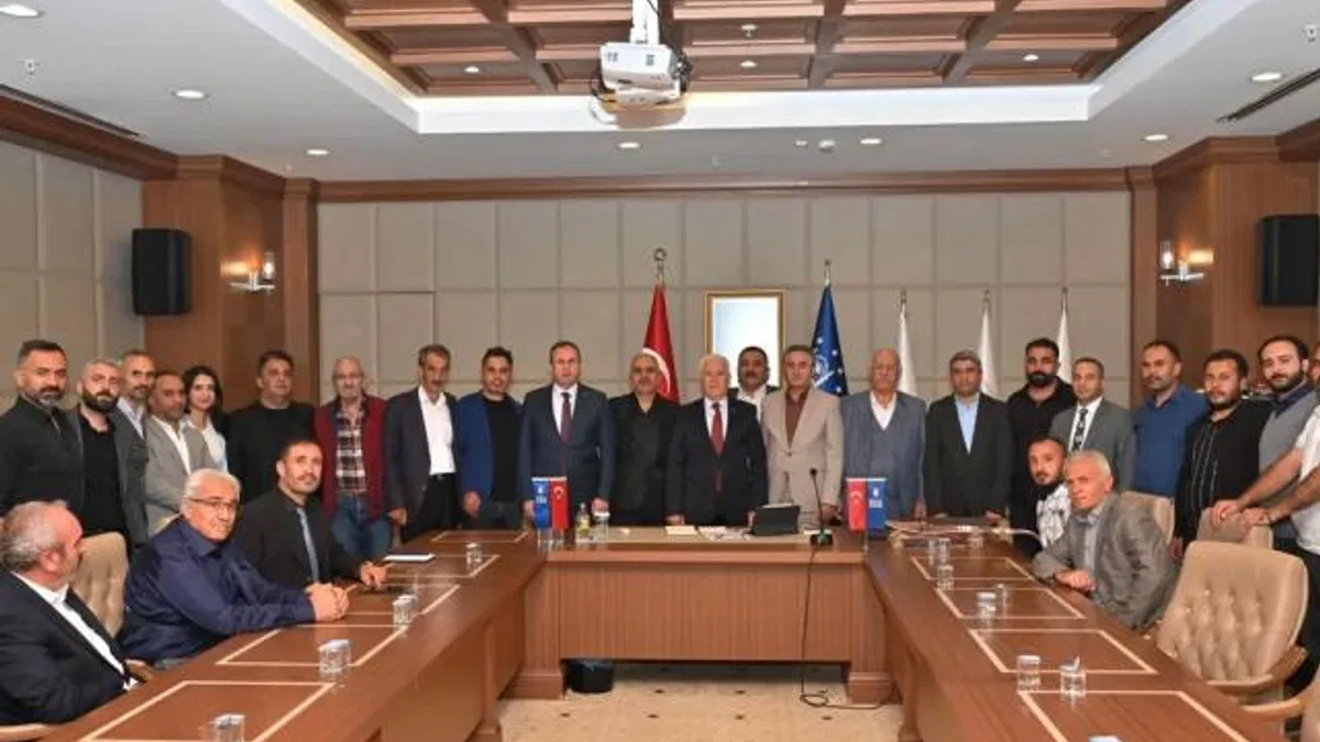 BURSAAKYAD’tan Başkan Bozbey’e anlamlı ziyaret