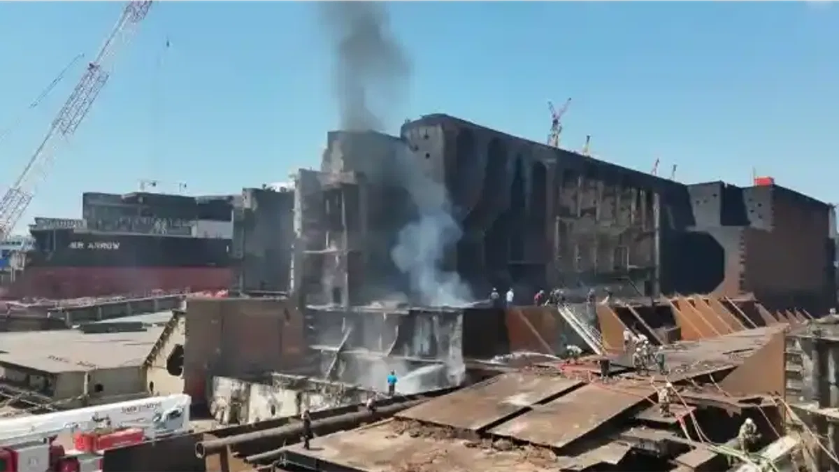 İzmir Aliağa’da yakıt tankeri yangınına hızlı müdahale