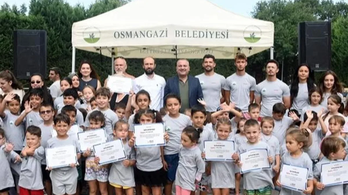 Bursa Osmangazi’de minikler yaz tatilinde yüzmeyi öğrendi