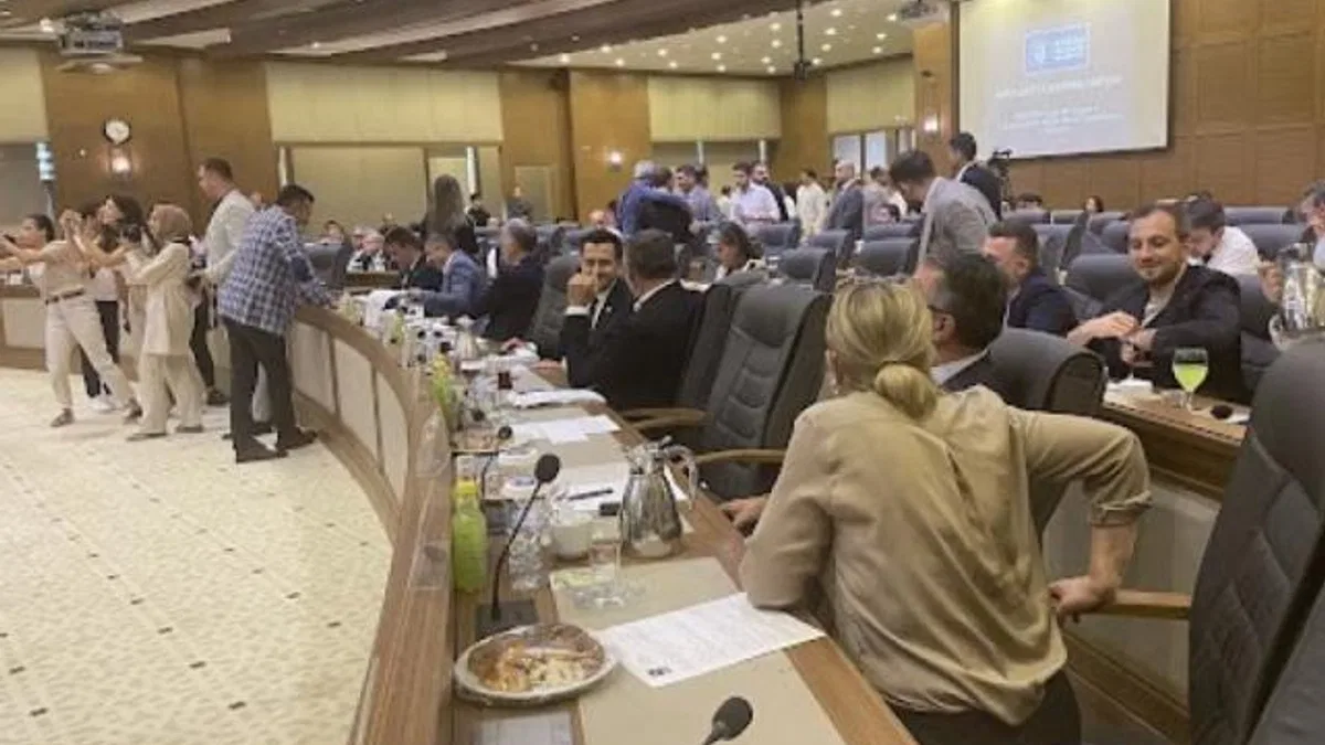 Bursa Büyükşehir Belediye Meclisi’nde gerginlik