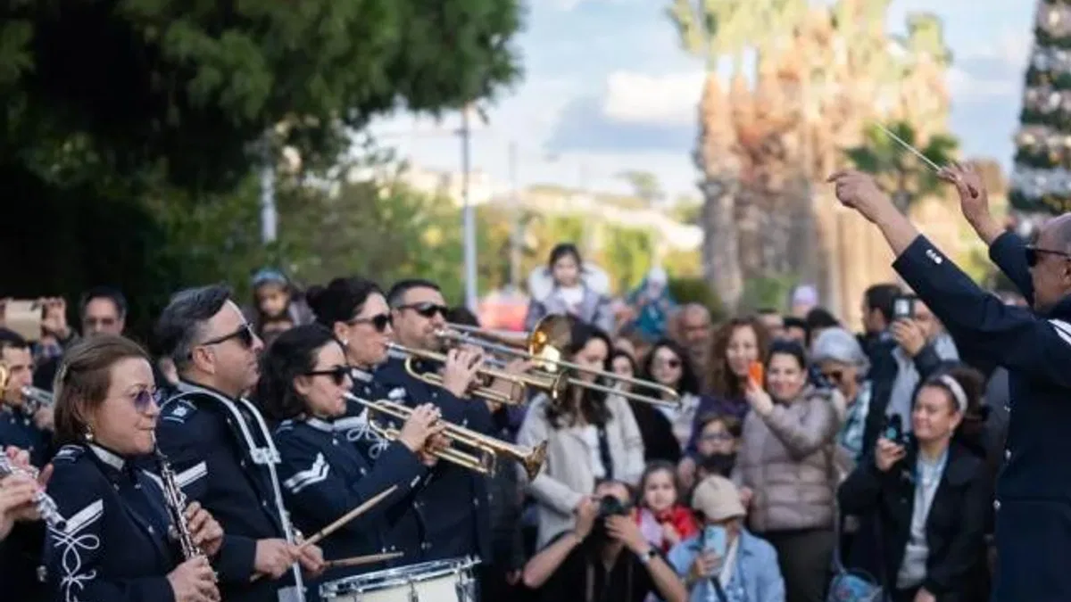 İzmir, yeni yılı rengarenk bir festivalle karşılıyor