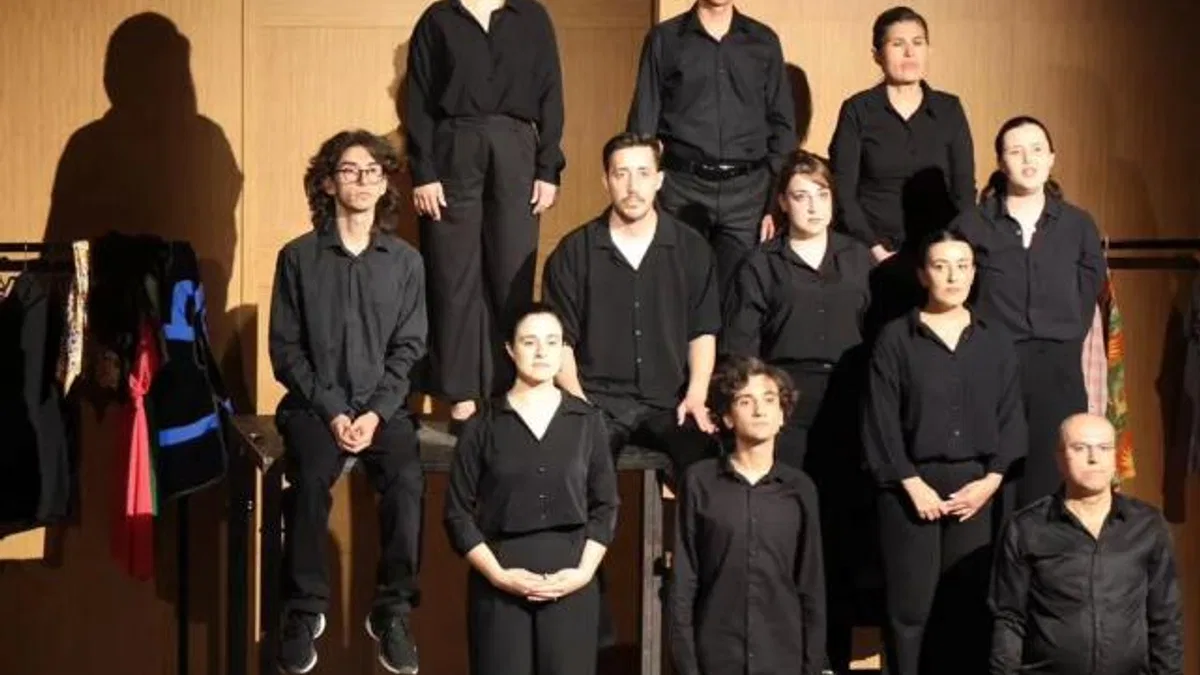 İzmir’de Kent Tiyatrosu kursiyerlerinden alkışlık performans