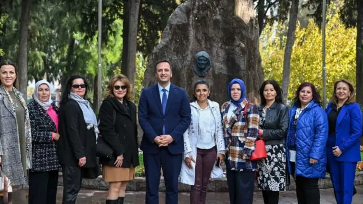 İzmir Bornova’da 5 Aralık kutlaması