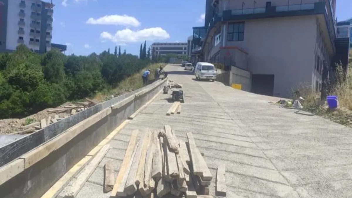 İzmit’te Kabaoğlu’nda parapet çalışması