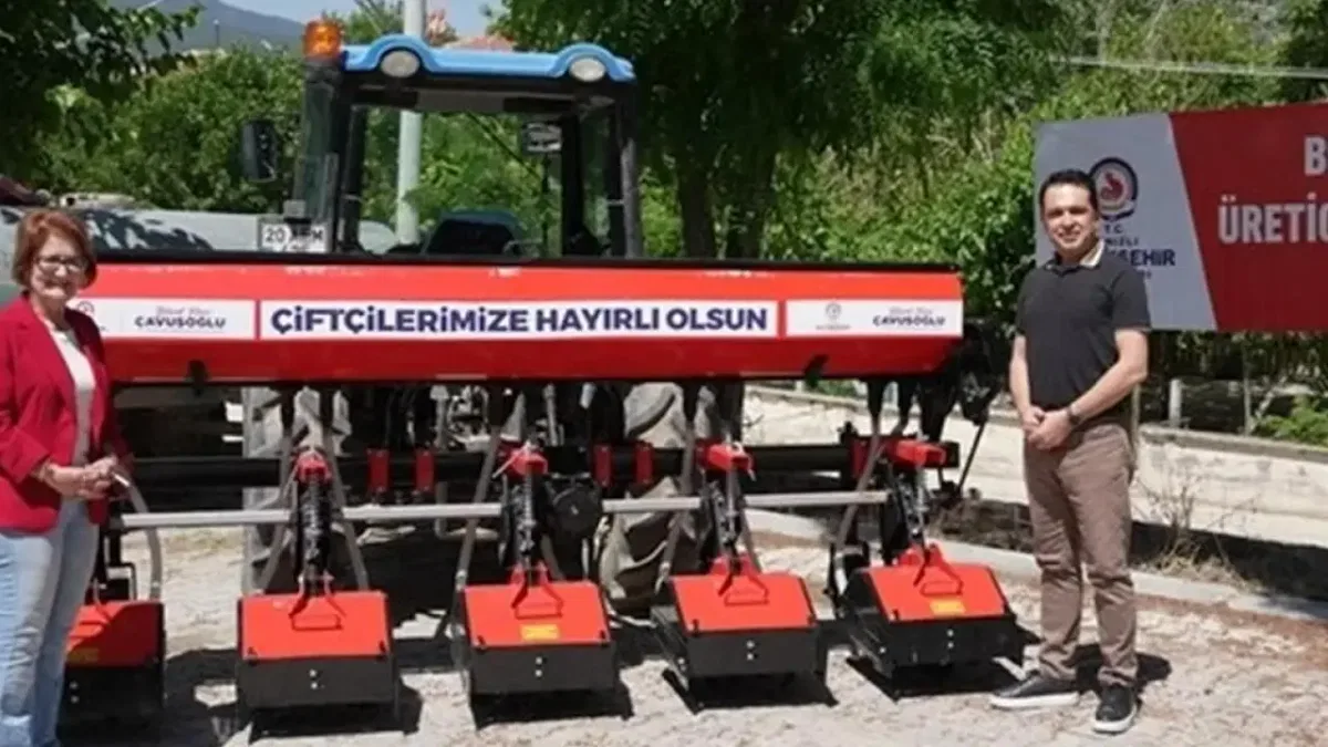 Denizli’de Bozkurtlu üreticilere çapa makinesi desteği
