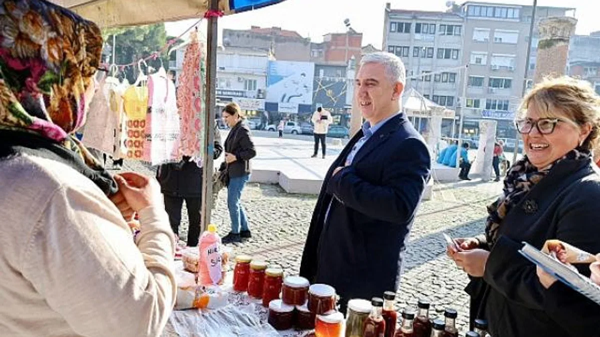 Bergama Belediyesi Üreten Kadınlar İçin Yeni Yıl Pazarı Kurdu