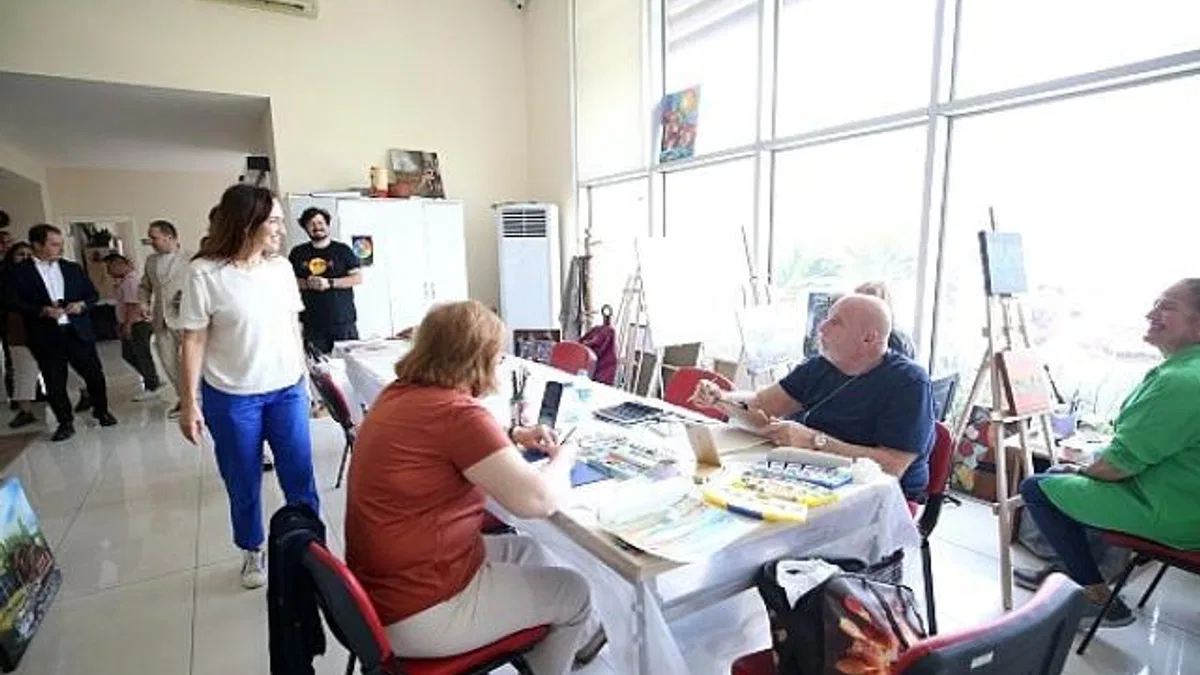 Karşıyaka Belediyesi 3. Yaş Üniversitesi’nde eğitimler devam ediyor