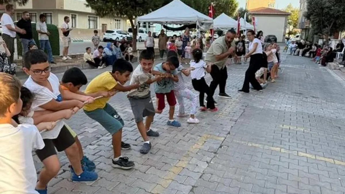 Bursa Karacabey geleneksel sokak oyunları etkinliğinde final