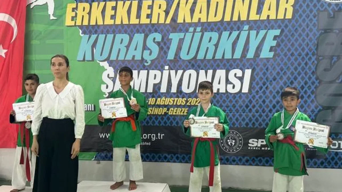 Trabzonlu minikler madalyayla döndüler