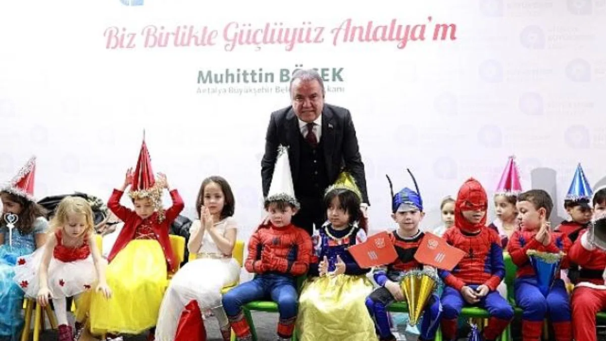 Antalya Büyükşehir Belediye Başkanı Muhittin Böcek kreş sayısını 19’a çıkartacak