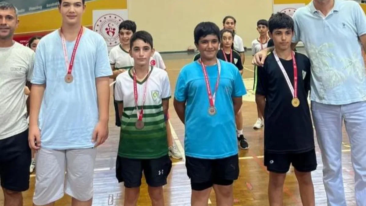 Manisa BBSK, badmintonda ‘Zafer’e damga vurdu