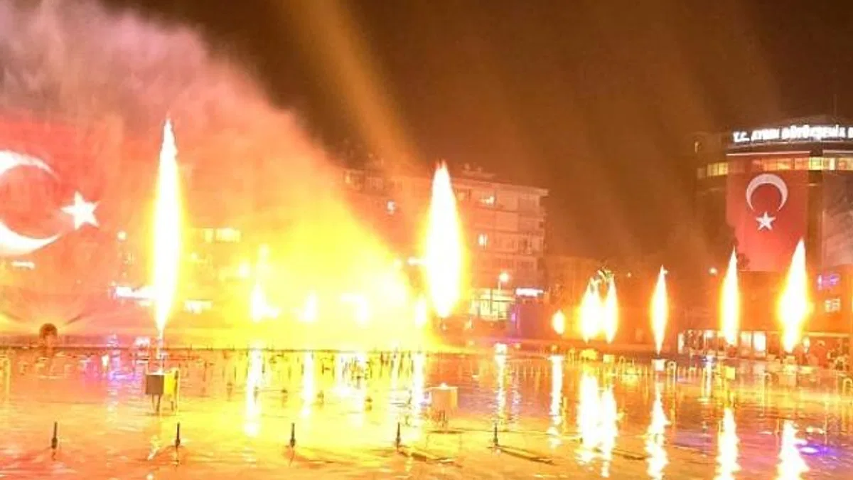 Başkan Çerçioğlu, Cumhuriyet’in 101. yaşında Aydınlıları sevilen sanatçılarla buluşturdu.