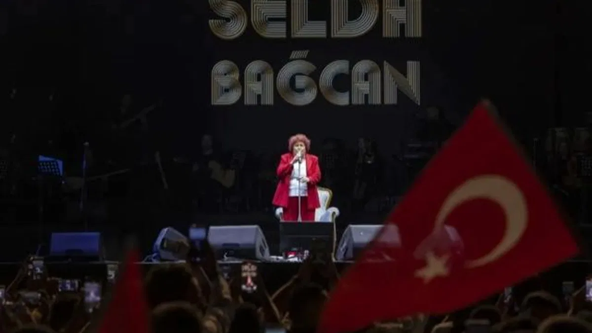 Selda Bağcan’dan Mersin’de Cumhuriyet Bayramı konseri