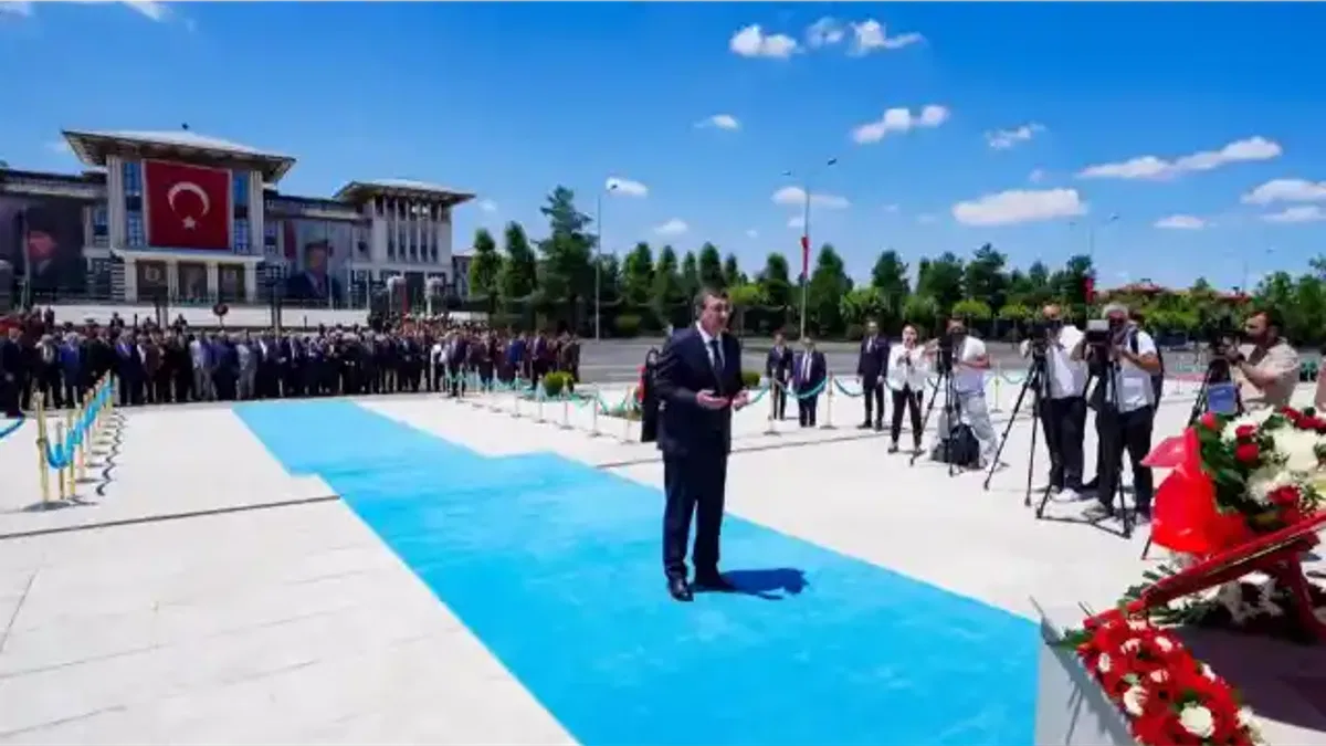 Cevdet Yılmaz’dan 15 Temmuz Demokrasi ve Milli Birlik Anıtı’na ziyaret